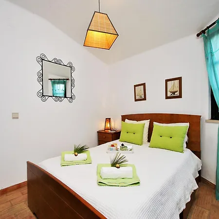 Villa In Gale Near Sandy Beach Albufeira