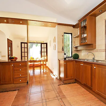 Villa With Bbq, Pool